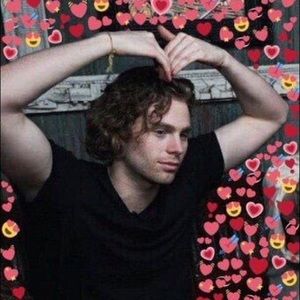 Meet your Posher, Caitlyn